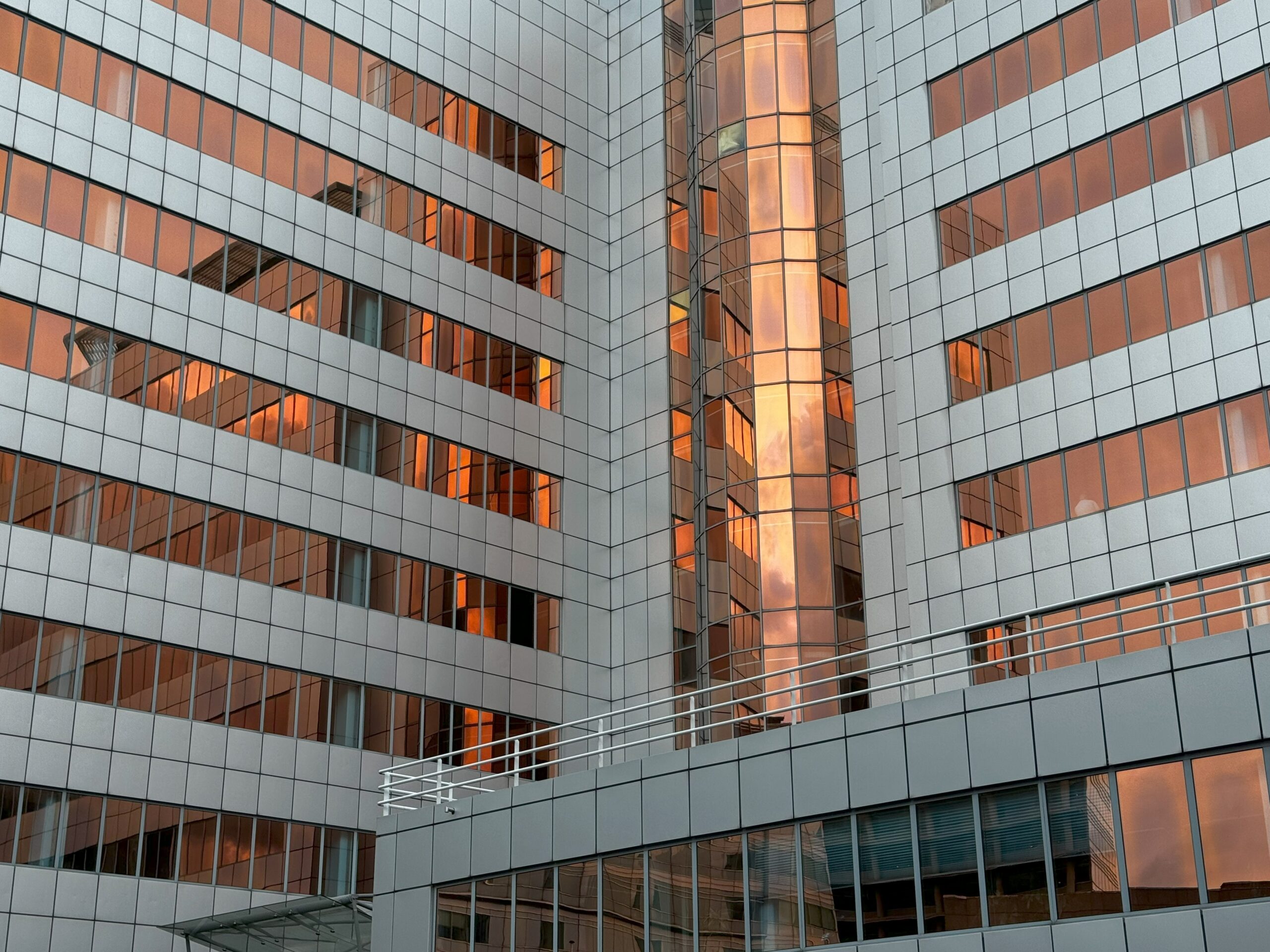How Business Window Tinting Benefits Commercial Buildings